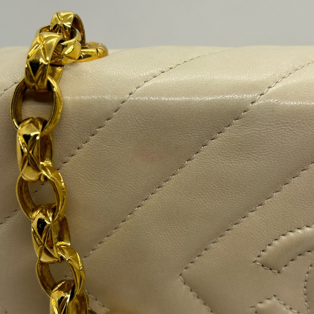 CHANEL Vintage Diamond Quilted Lambskin Pearl Gold Chain Shoulder Bag Small - Picture 15 of 16